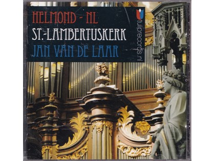 Jan van de Laar bespeelt het orgel van de St. Lambertuskerk te Helmond