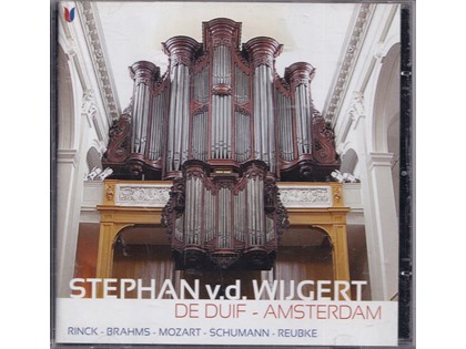 Stephan van de Wijgert bespeelt het orgel van De Duif te Amsterdam